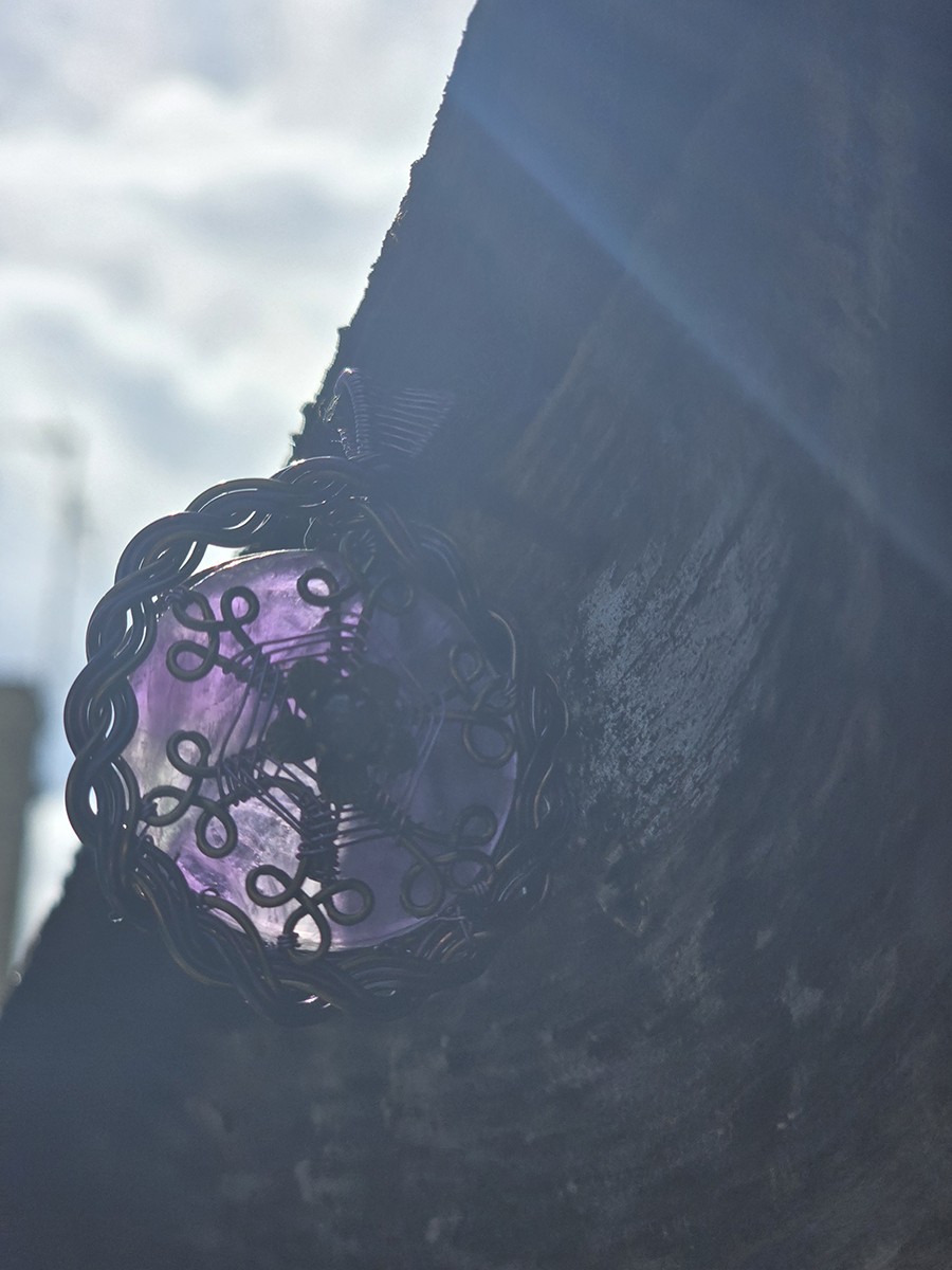 Image d'illustration du produit Pendentif améthyste et entrelacs