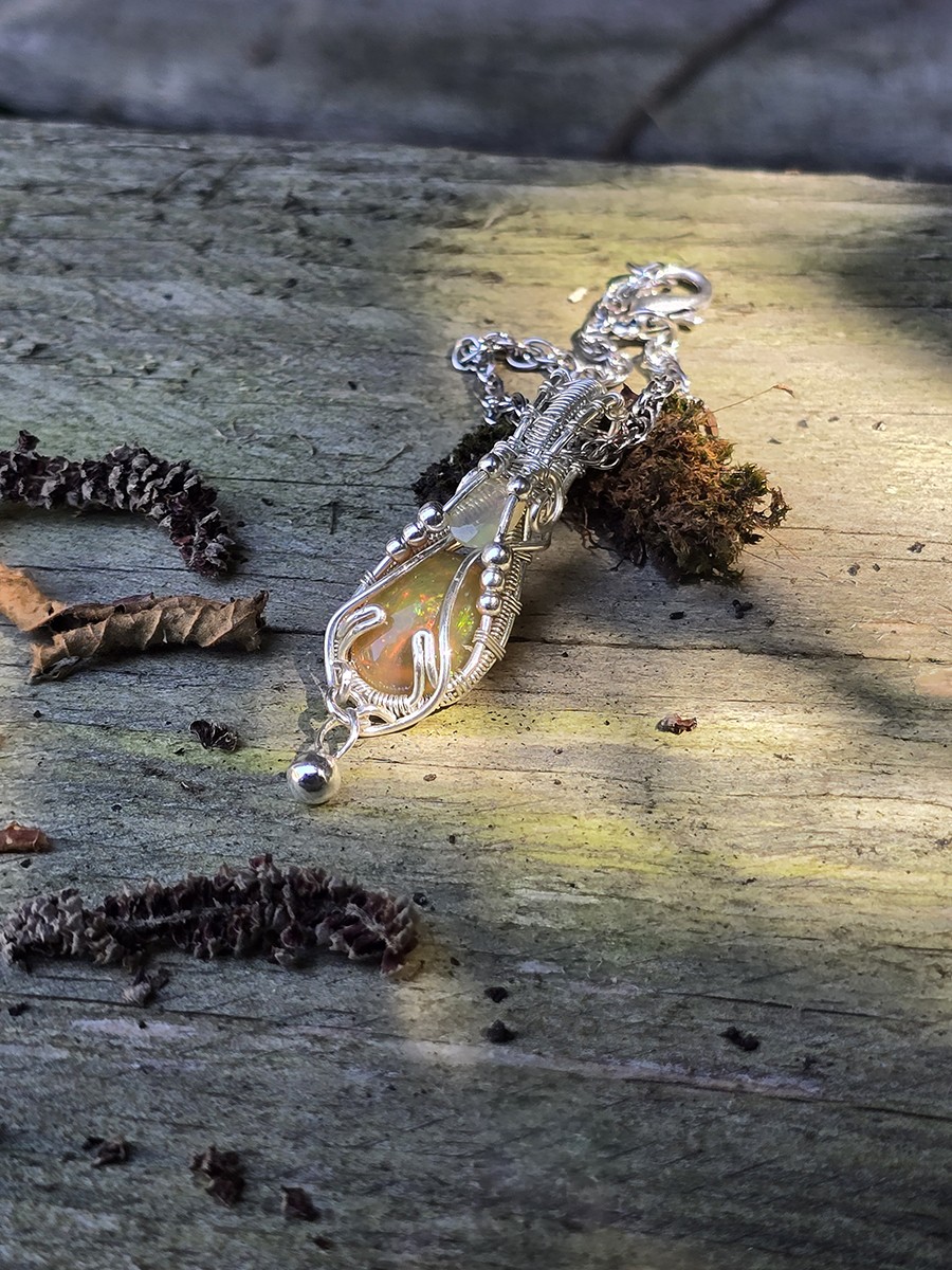 Image d'illustration du produit Pendentif opale miel et argent