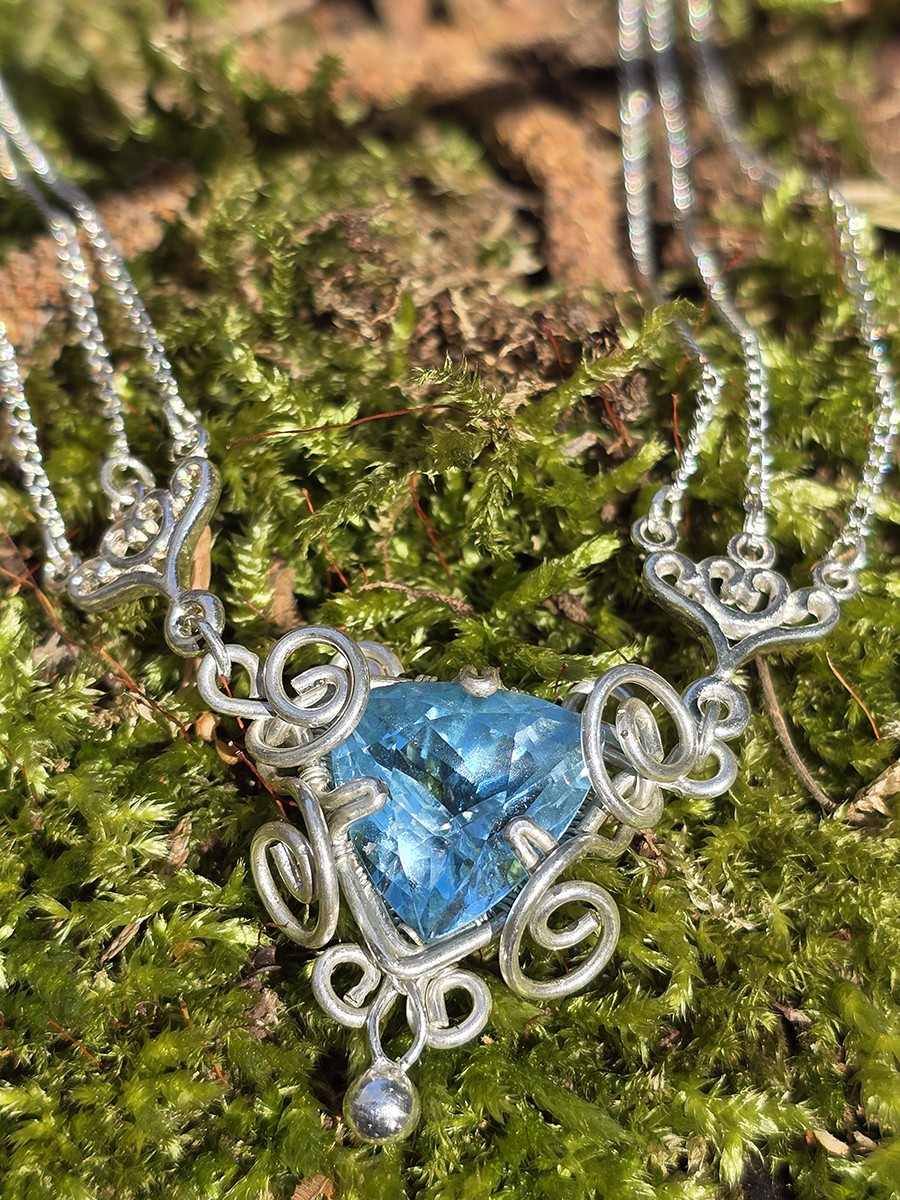 Image d'illustration du produit Collier topaze bleue et argent