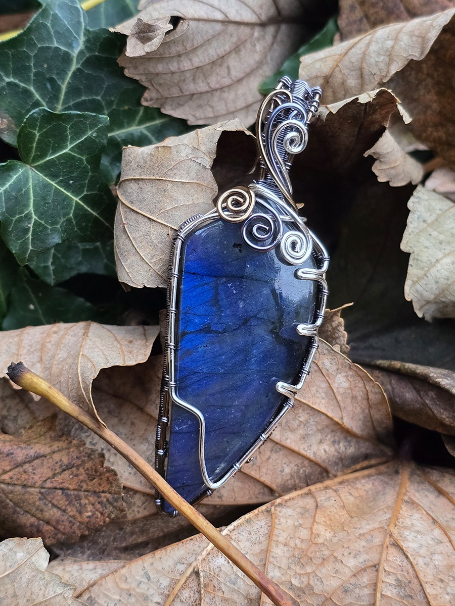 Image d'illustration du produit Pendentif labradorite bleue "griffe d'ours"