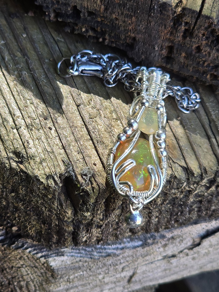 Image d'illustration du produit Pendentif opale miel et argent