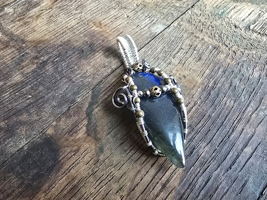 Image d'illustration du produit Pendentif labradorite bleue pointue