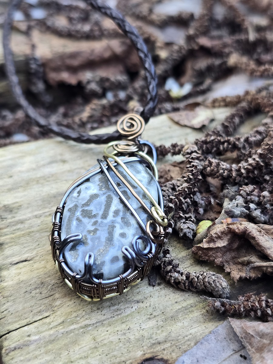 Image d'illustration du produit Pendentif réversible Oeil de Tigre et Marcassite
