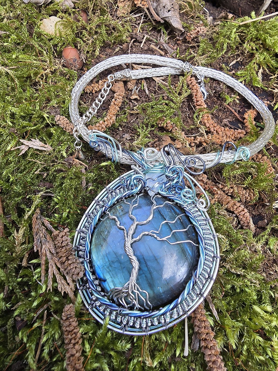 Image d'illustration du produit Grand collier Labradorite et arbre "printemps"