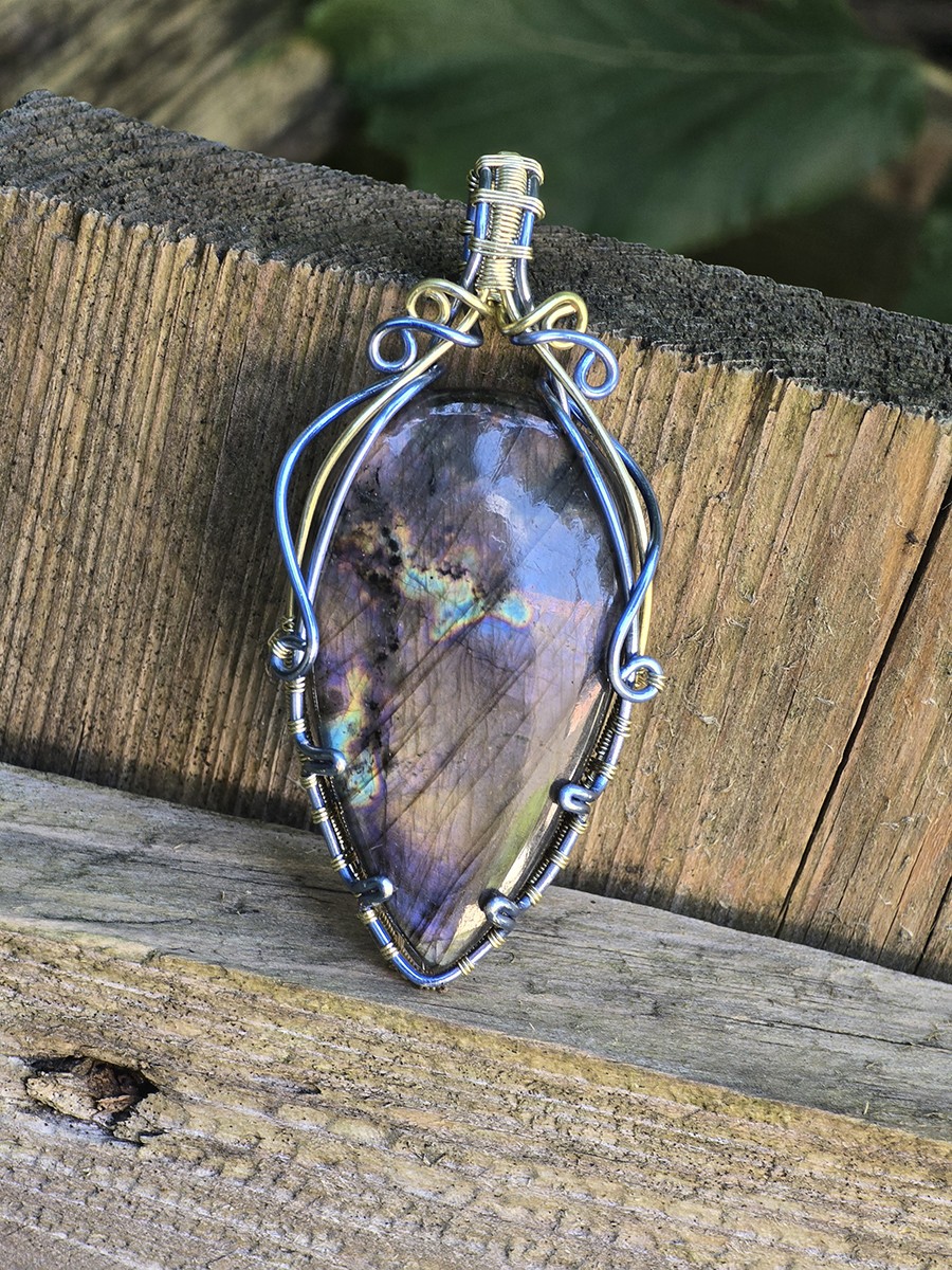 Image de couverture du produit Pendentif labradorite mauve et or