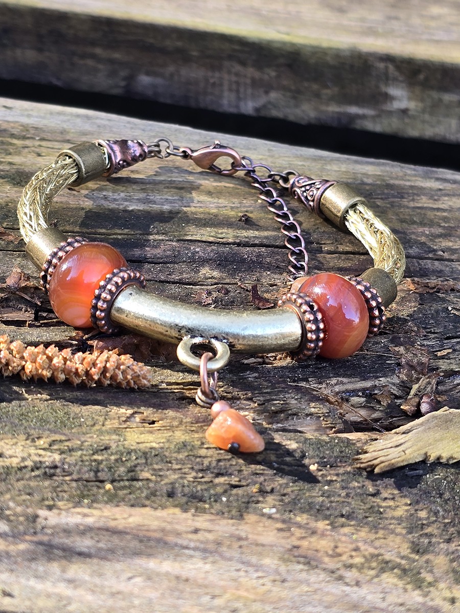 Image de couverture du produit Bracelet tressé doré et cornalines