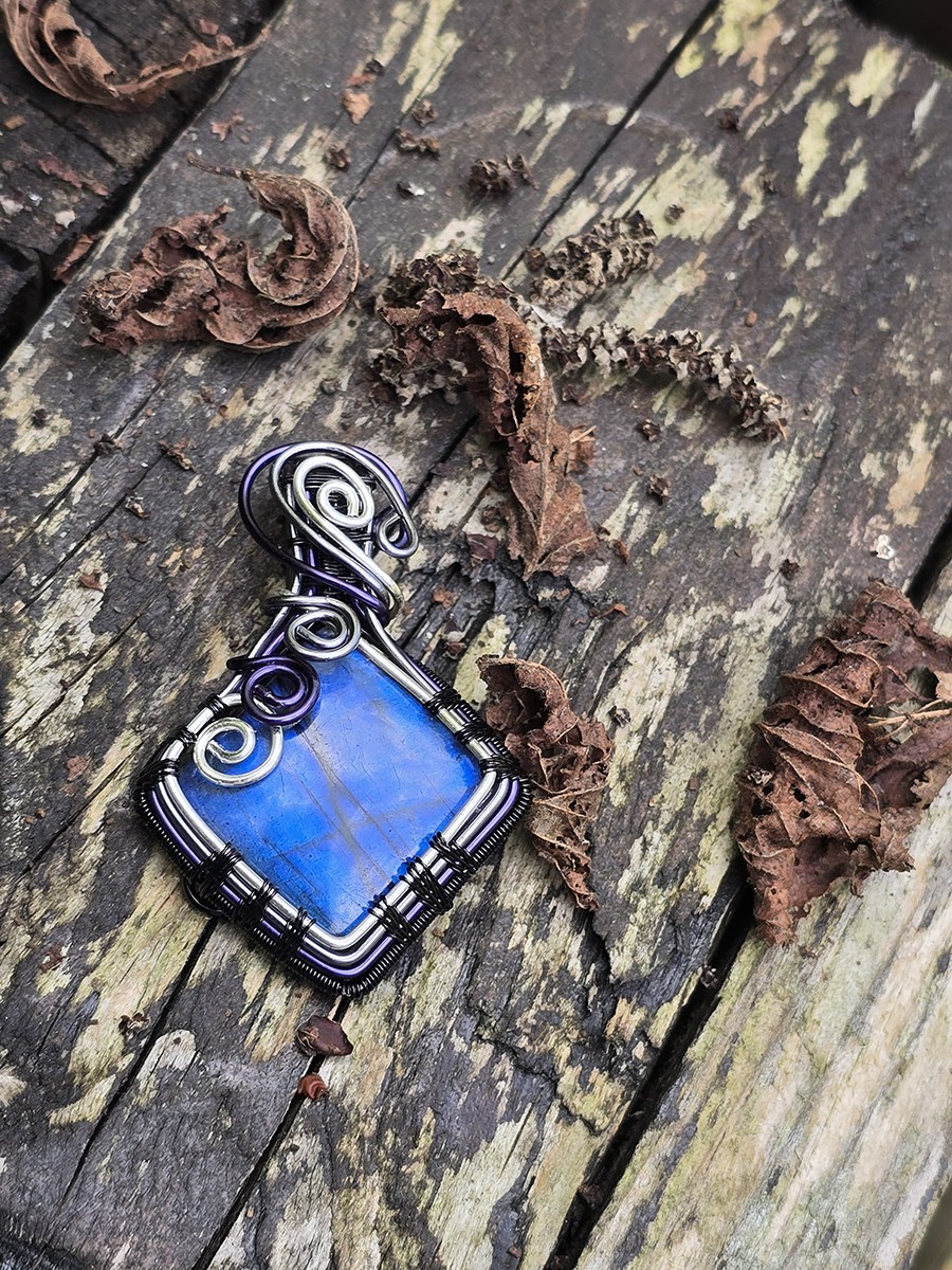 Image de couverture du produit Pendentif labradorite bleue en carré