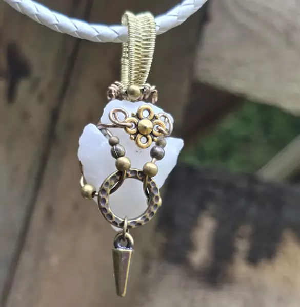 Image de couverture du produit Pendentif pointe de flèche en quartz