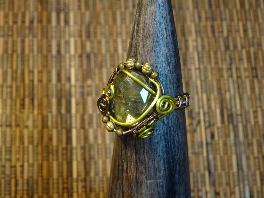 Image d'illustration du produit Bague labradorite facettée