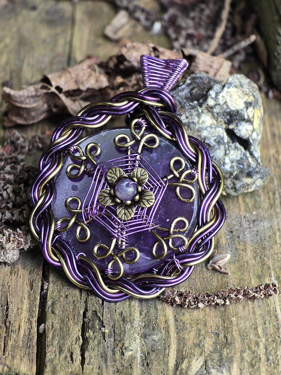 Image de couverture du produit à la une Pendentif améthyste et entrelacs