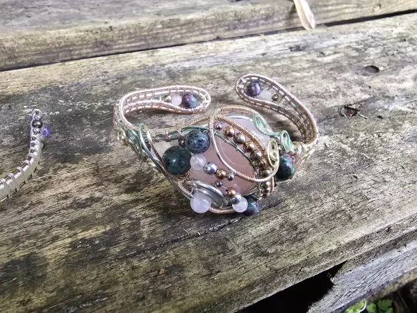 Image de couverture du produit Bracelet rigide quartz rose et zoisite à corindons