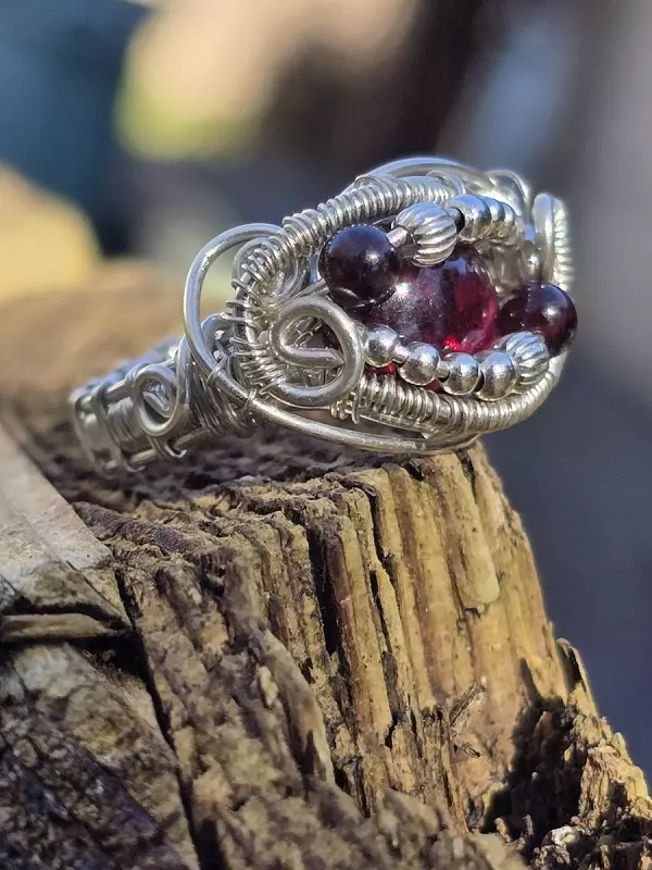 Image d'illustration du produit Bague en argent et grenat