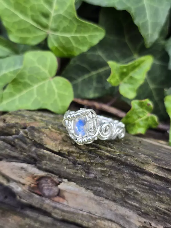 Image d'illustration du produit Bague en argent et péristérite taillée