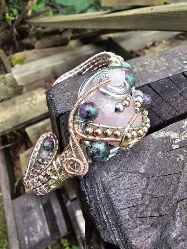 Image d'illustration du produit Bracelet rigide quartz rose et zoisite à corindons