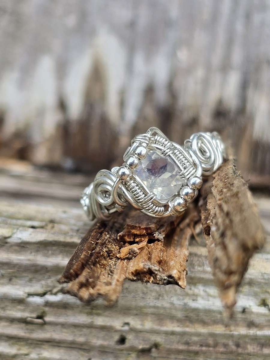 Image d'illustration du produit Bague en argent et péristérite taillée