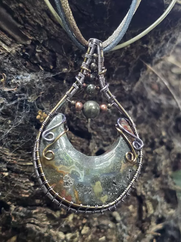 Image d'illustration du produit Pendentif marcassite lune