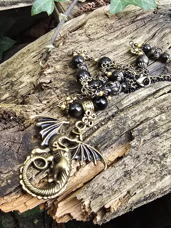 Image d'illustration du produit Collier dragon noir
