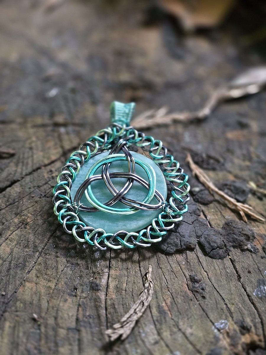Image d'illustration du produit Pendentif amazonite et triquetra