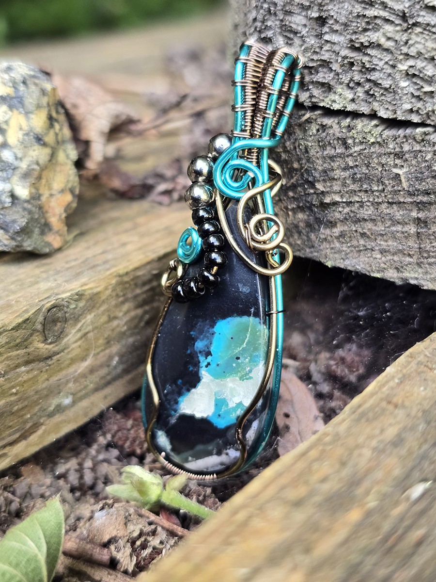 Image de couverture du produit Pendentif opale noire à chrysocolle