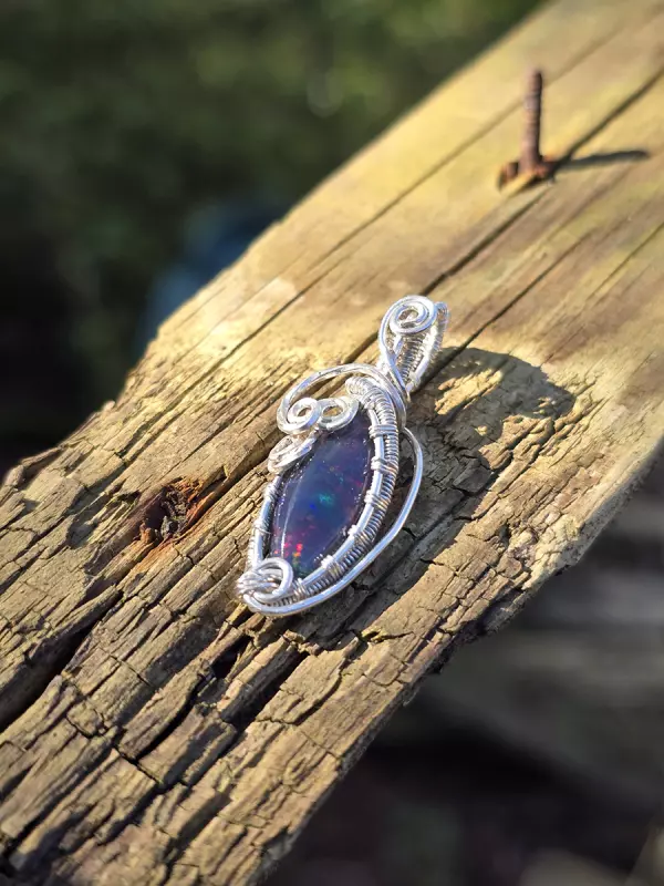 Image d'illustration du produit Pendentif en argent et opale wello bleue