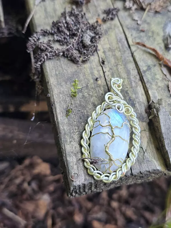 Image d'illustration du produit Pendentif péristérite arbre doré