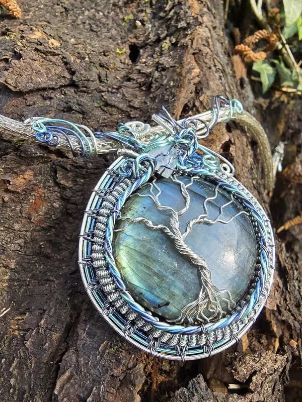 Image d'illustration du produit Grand collier Labradorite et arbre "printemps"