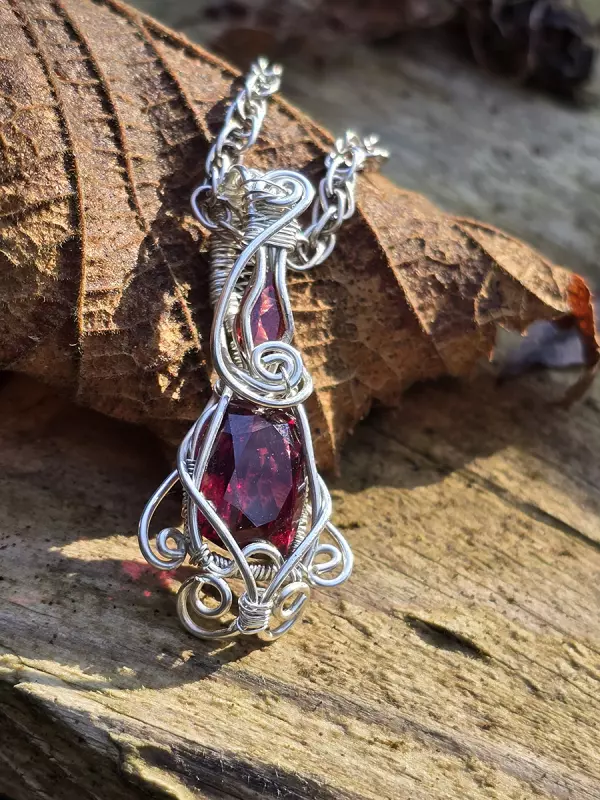 Image d'illustration du produit Pendentif grenats et argent