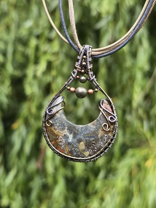 Image d'illustration du produit Pendentif marcassite lune