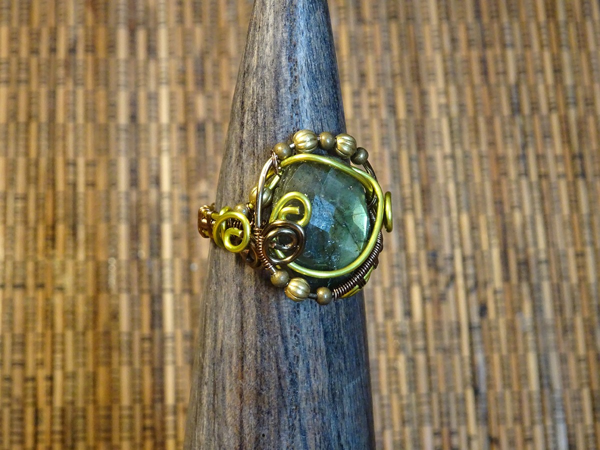 Image d'illustration du produit Bague labradorite facettée