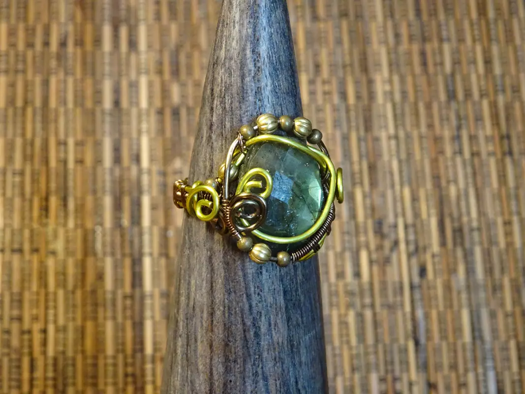 Image d'illustration du produit Bague labradorite facettée
