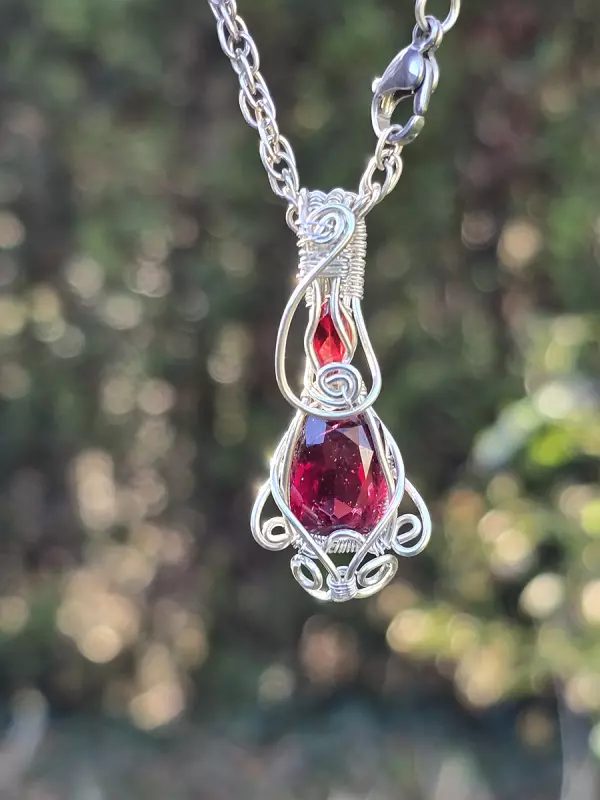 Image d'illustration du produit Pendentif grenats et argent