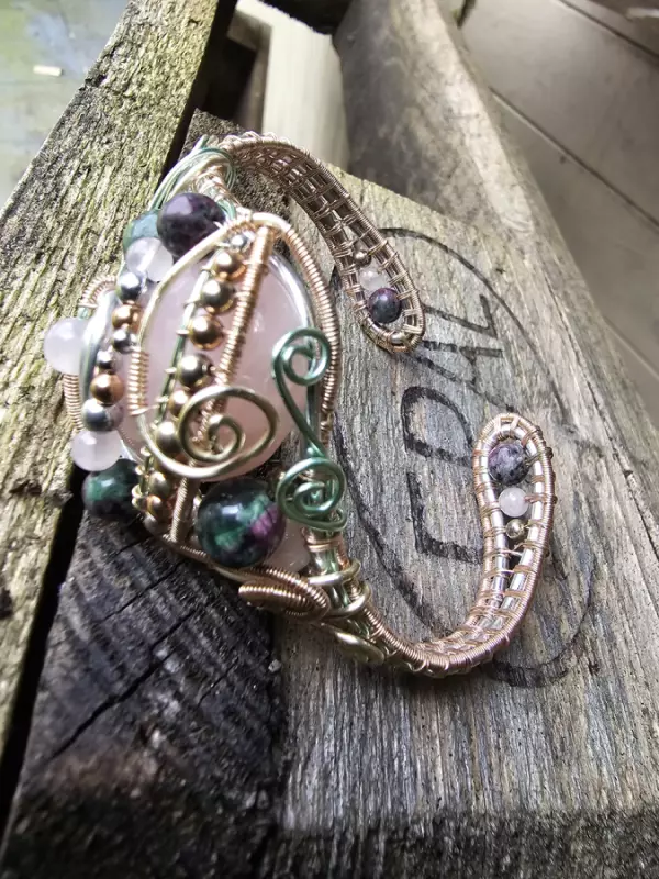 Image d'illustration du produit Bracelet rigide quartz rose et zoisite à corindons