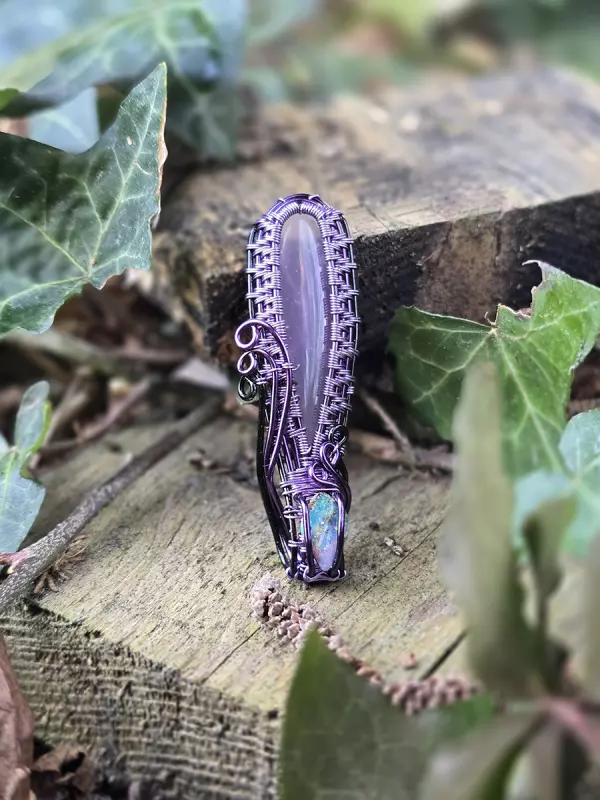 Image d'illustration du produit Pendentif calcédoine mauve et opale boulder