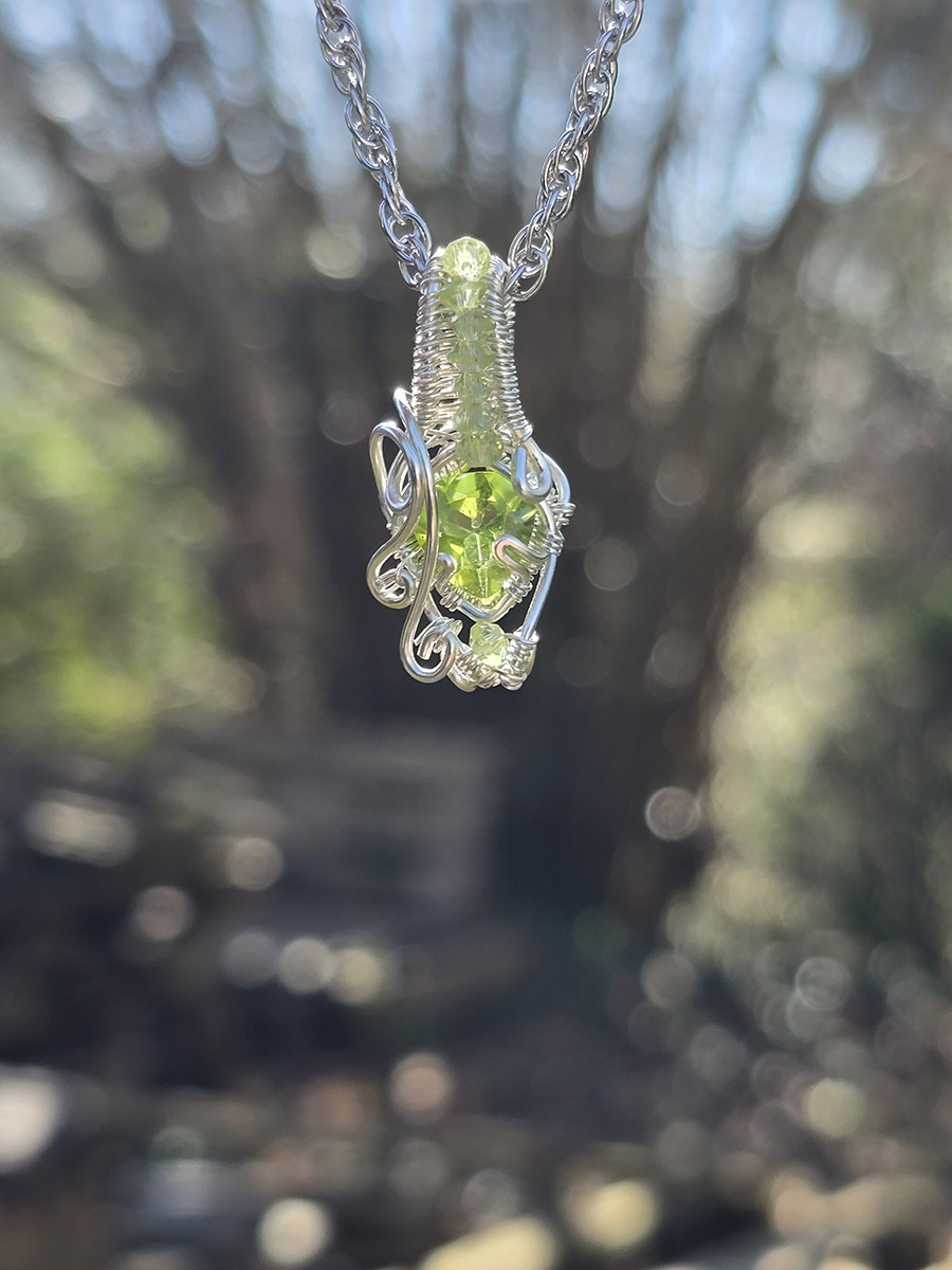 Image d'illustration du produit Pendentif en argent et péridot