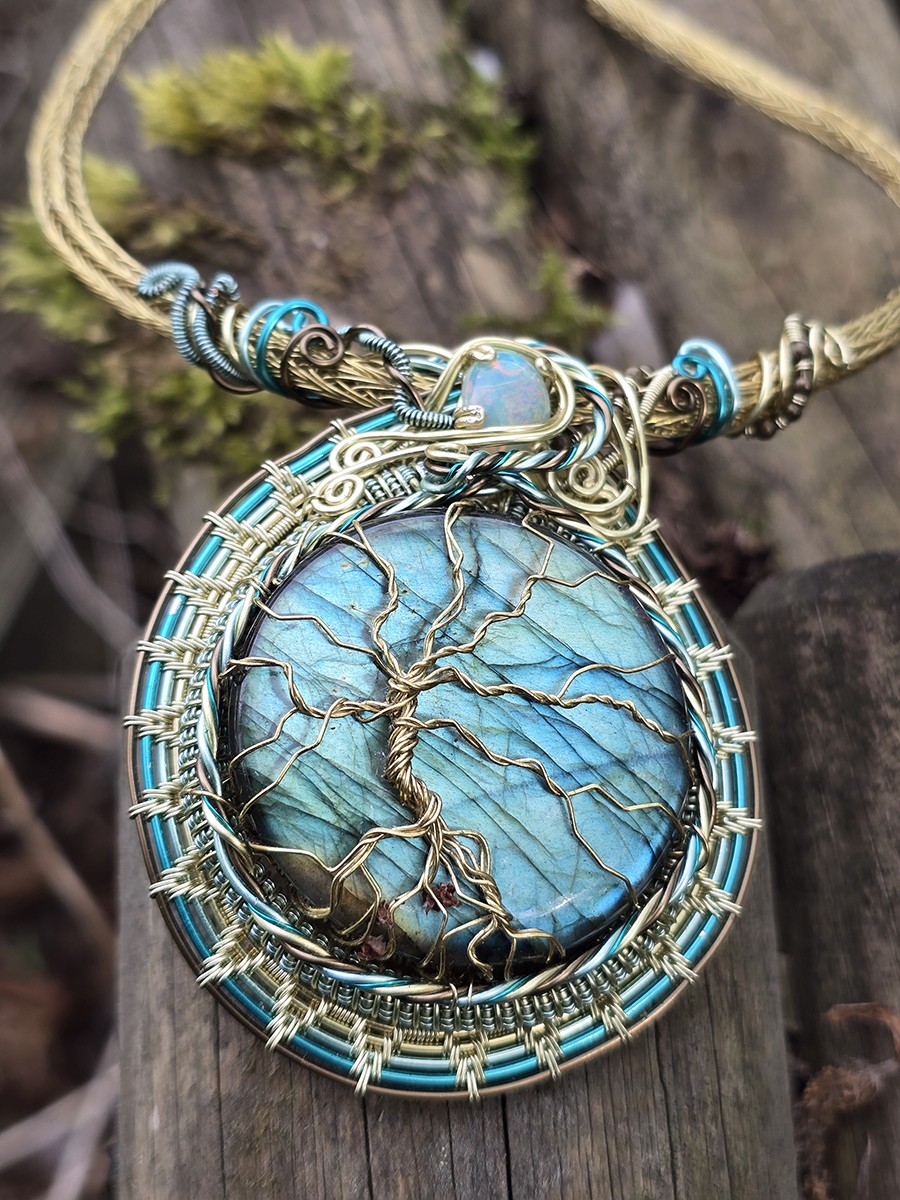 Image de couverture du produit Collier Labradorite bleue et arbre doré