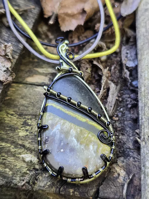 Image d'illustration du produit Pendentif jaspe bourdon