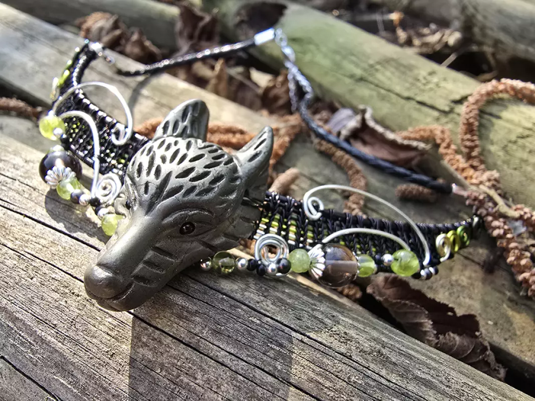 Image d'illustration du produit Collier tressé Tête de Loup en pyrite