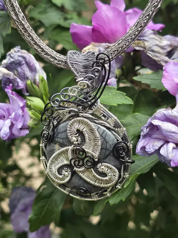 Image d'illustration du produit Collier "triple spirale" jaspe picasso