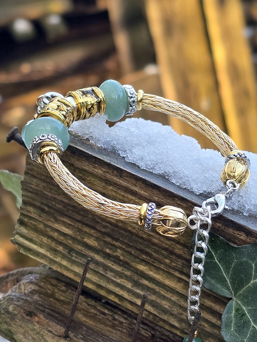 Image d'illustration du produit Bracelet tressé doré et aventurines