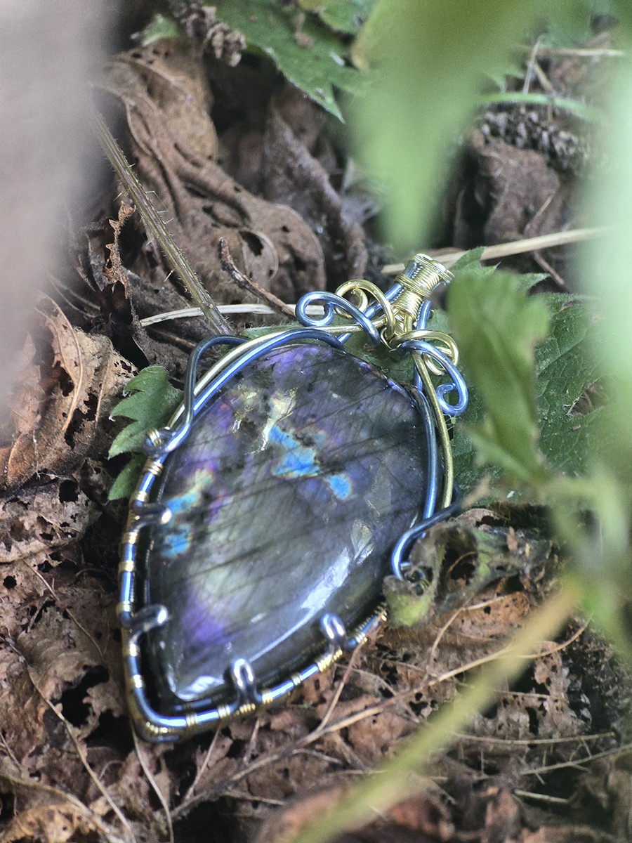 Image d'illustration du produit Pendentif labradorite mauve et or