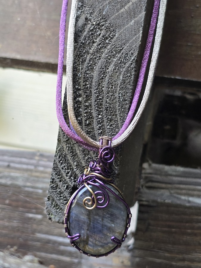 Image d'illustration du produit Pendentif labradorite violette