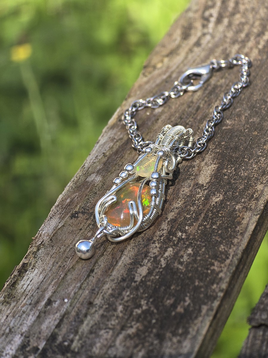 Image de couverture du produit à la une Pendentif opale miel et argent