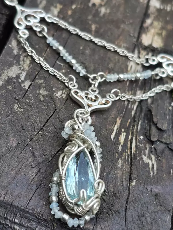 Image d'illustration du produit Collier "larme" en argent et aigue-marine