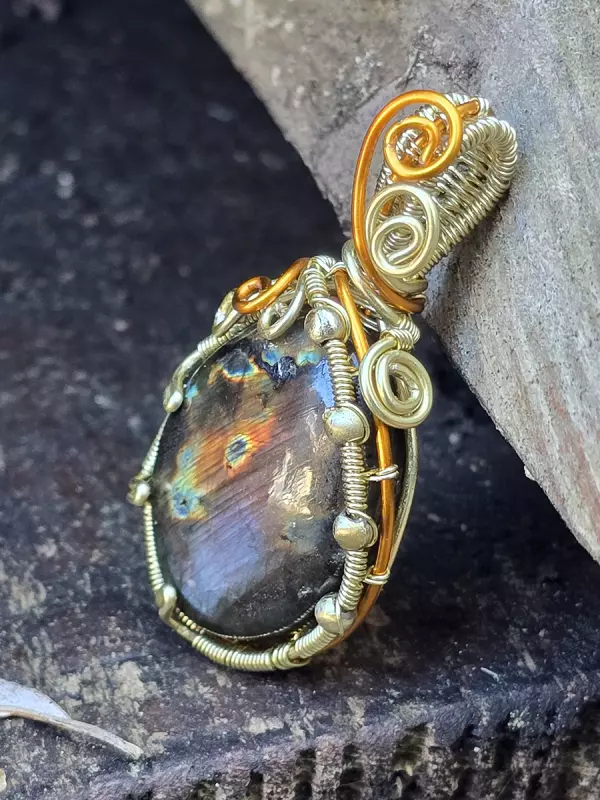 Image d'illustration du produit Pendentif Labradorite orage