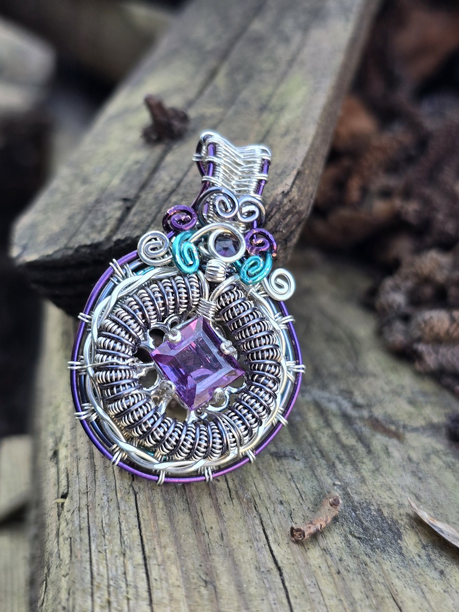 Image d'illustration du produit Pendentif médaillon Alexandrite