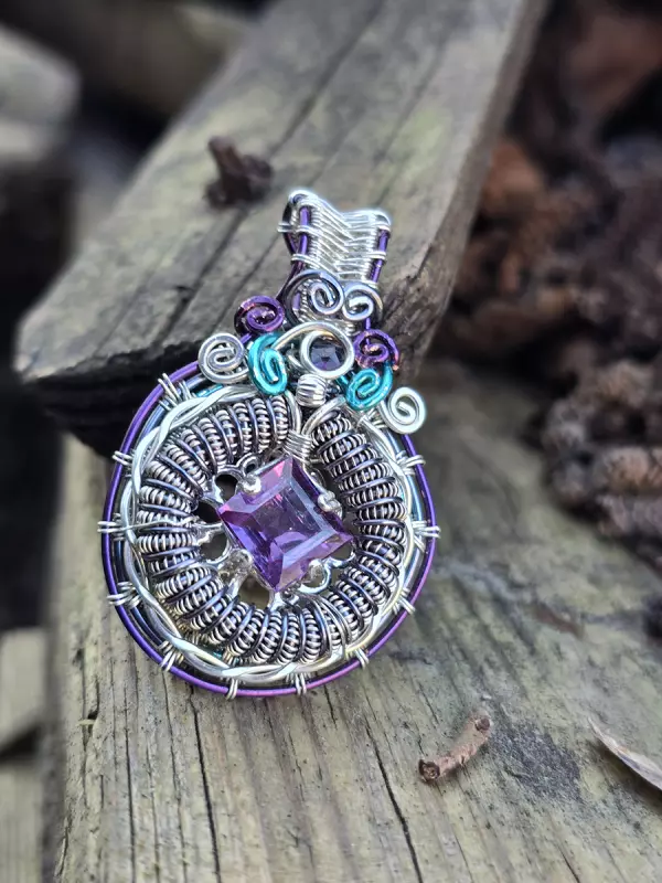 Image d'illustration du produit Pendentif médaillon Alexandrite