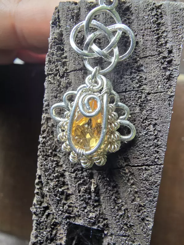 Image d'illustration du produit Pendentif en argent topaze