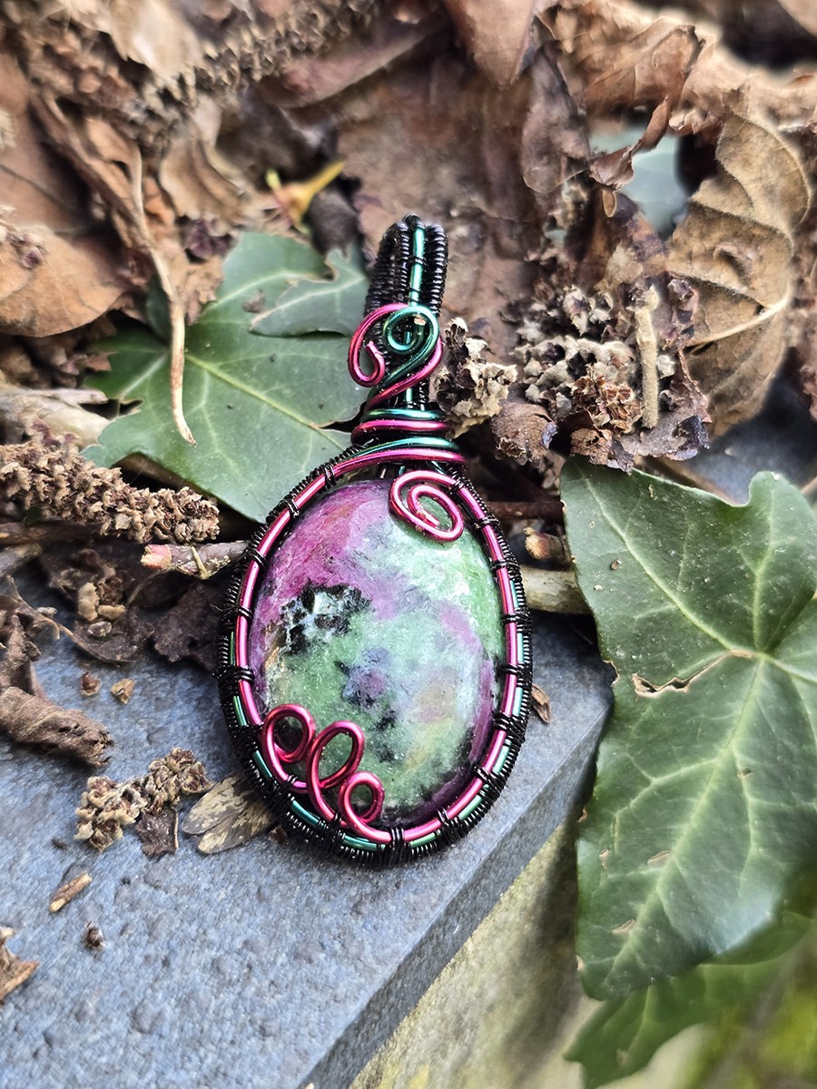 Image de couverture du produit Pendentif zoïsite à corindon