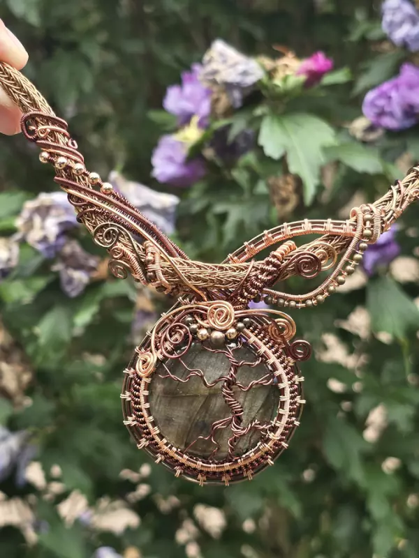 Image d'illustration du produit Grand collier labradorite et arbre "crépuscule"