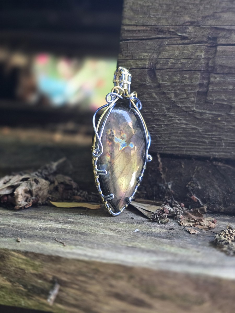 Image d'illustration du produit Pendentif labradorite mauve et or